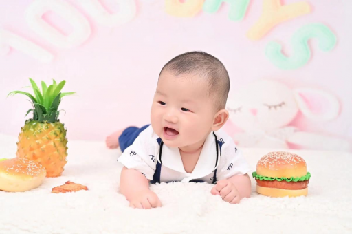 武汉供卵包生男孩宝宝手上小红点